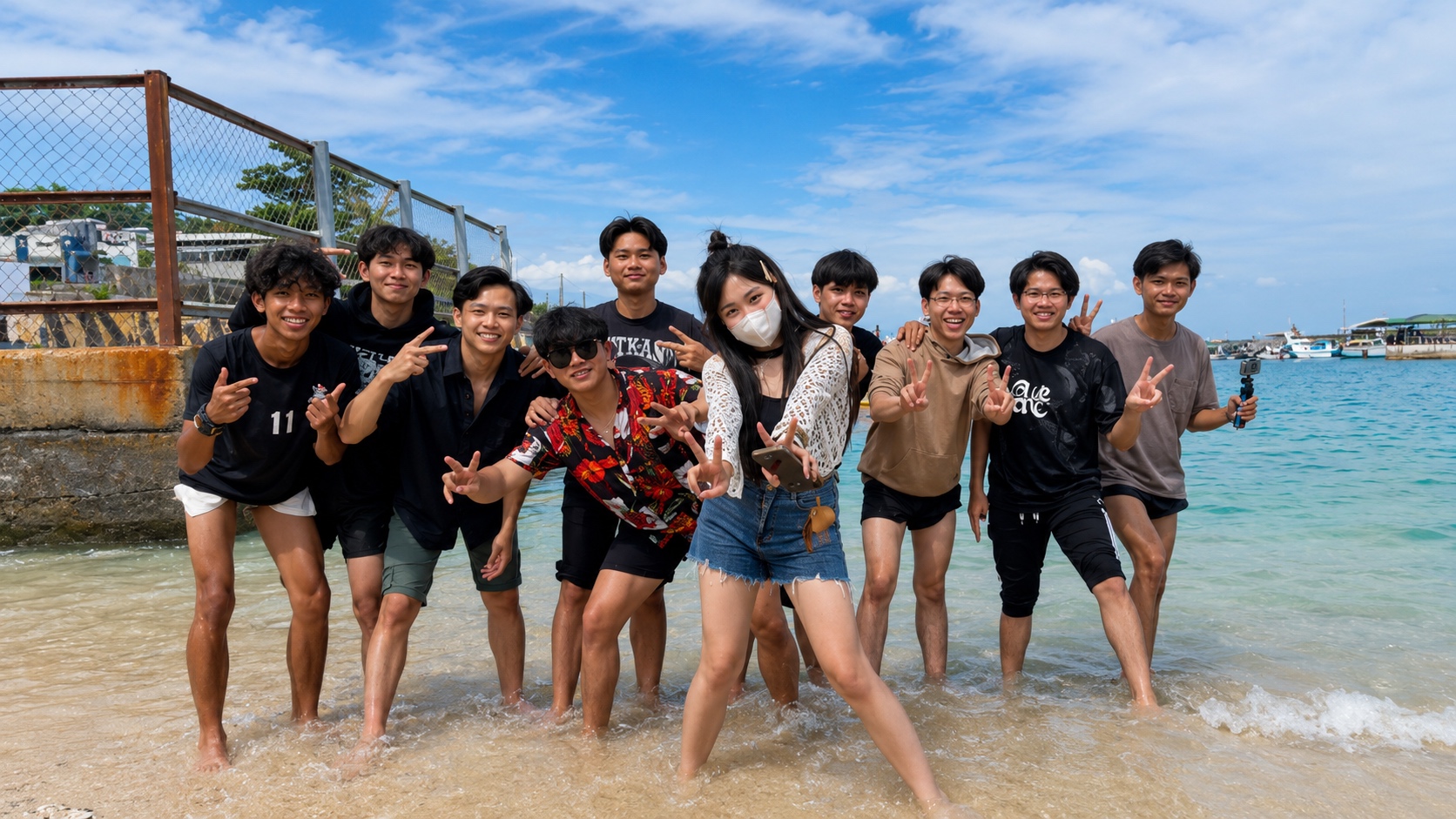 海外僑生參與校外活動並合影
