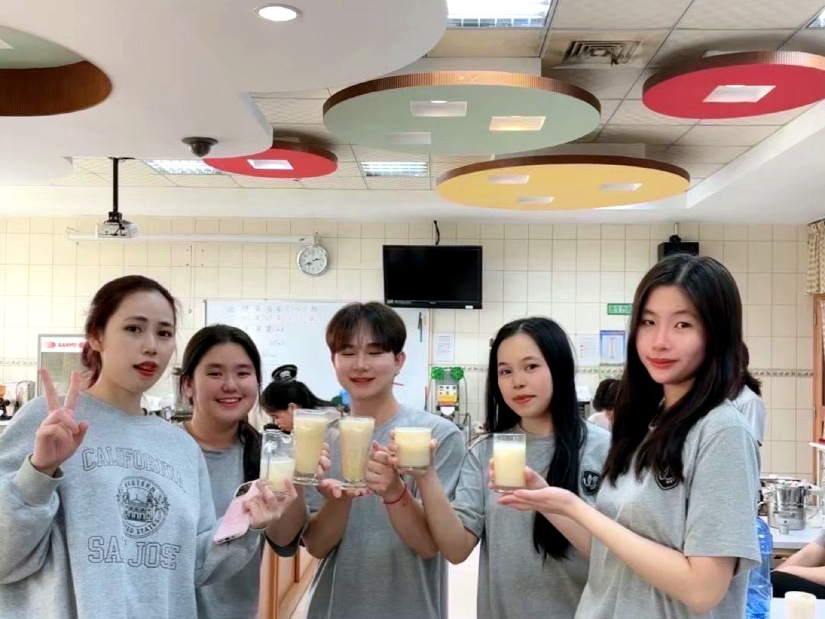 餐飲科學生展示烘焙學習成果